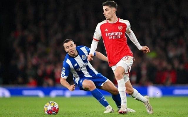 選手vs監督が勃発！アーセナルMFハヴァーツが敵将を押して一触即発の事態に