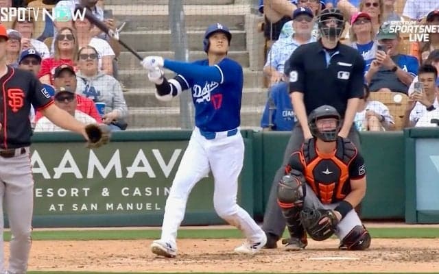 大谷翔平の衝撃“逆方向弾”に相手投手呆然 擦ったあたりでもスタンドイン「普通はレフトフライなのに」ファンも同情