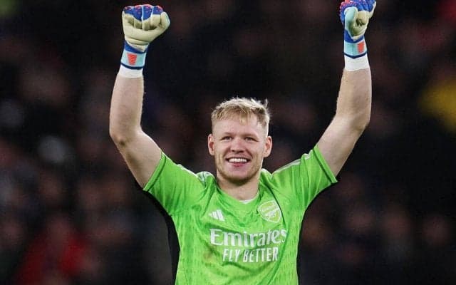 「泣いてしまう」ファンを感動させたアーセナルの控えGKラムズデールの振る舞い、殊勲の正守護神に歩み寄り…「泣いていいよね？」