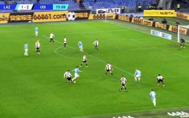 どうした鎌田大地？「動きがバラバラ」「何も与えられず」ドリブルで仕掛ける→あっさりボールロストの残念すぎるシーン…４試合ぶりの出場で現地メディアから酷評