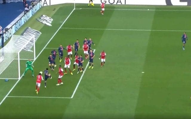 これを外すのか！伊東純也、ドンピシャヘッドで“アシスト未遂” これ以上ない決定機を決めきれず「今日もアシストがすり抜けていく」「決めてあげて」