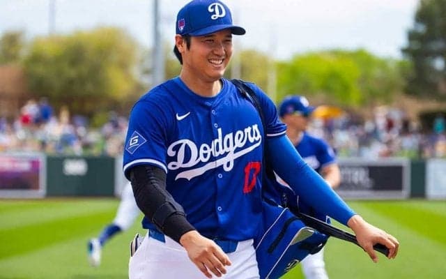連日の“いちゃいちゃ”…大谷翔平と指揮官が「親子のよう」　試合前の一幕に反響