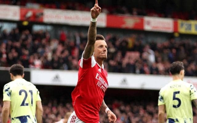 アーセナルが右SBの主軸DFホワイトと長期契約！ アルテタ監督も歓喜「素晴らしいニュース」