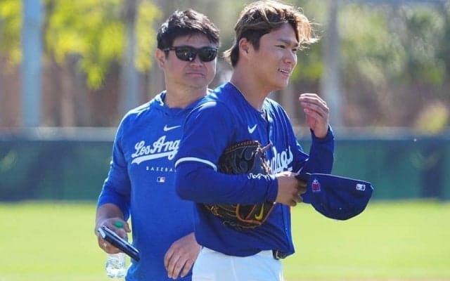 大谷翔平“夫妻”の裏で…ひそかに話題「手繋いでる？」　由伸と新相棒の近すぎる距離