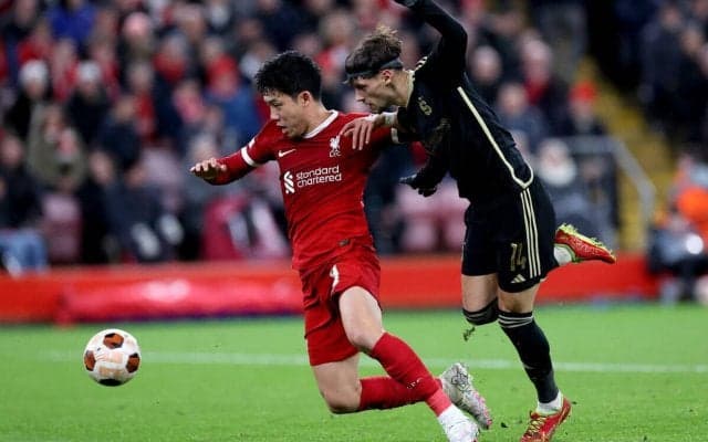 「確かなパフォーマンス」「完成度が高い」遠藤航は圧倒したリバプールで45分間のプレーでも存在感「パスの能力を示した」