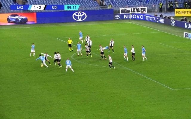 「敵ではなく味方に危険をもたらす」ラツィオ鎌田大地、３人に囲まれてボールロスト→あわや大ピンチの一部始終…現地メディアに酷評される