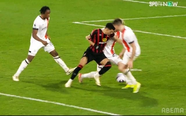 「プレミアリーグの洗礼」「見事にやられた」ルートン橋岡大樹、イングランド代表FWに股抜き突破からのゴラッソを食らった瞬間…現地メディアも厳しい評価「痛めつけられた」