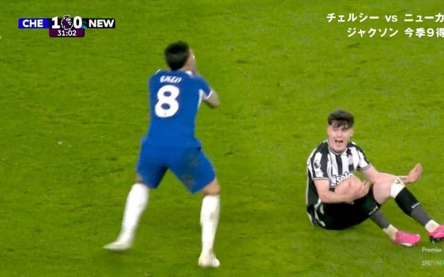 ボールだよ！マジ懇願も「めちゃくちゃファウルでした」 危険すぎる“カニ挟みタックル”発覚の瞬間 無理筋アピールも識者は意外な評価