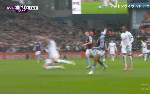 「速すぎてみえねえ！」「チート」190cm超の巨体がいきなり突っ込んでくる重戦車系爆速プレスがヤバ過ぎる！プレミア最速男のド迫力ボール奪取の瞬間「当たったら大けが必至」