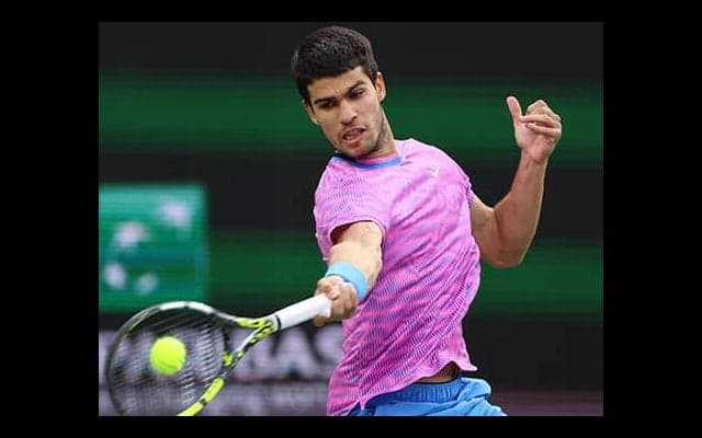 “蜂パニック“乗り越えたアルカラスが4強へ