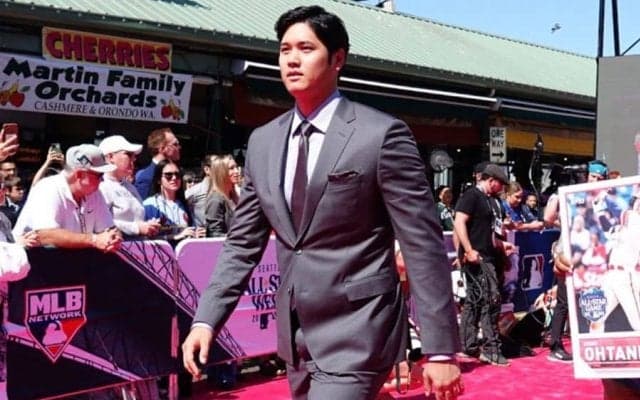 「歩いたら絵になる」大谷翔平“夫妻”のドレス姿　華やか祭典に期待「一平さんもね」