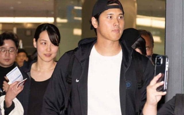 大谷翔平は愛妻を連れてきた…異様な盛況ぶりでの訪韓に韓国メディアも驚嘆！「500人以上も集まるのは異例」