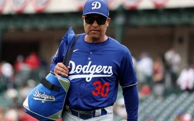 「馬鹿が卵を投げつけた」韓国入りしたドジャースのロバーツ監督にまさかの”事件”「ソウルシリーズを妨害する行為だ」
