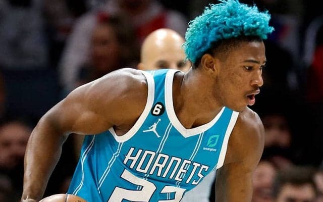 昨季MVP離脱中のシクサーズ、元ホーネッツのカイ・ジョーンズと10日間契約締結