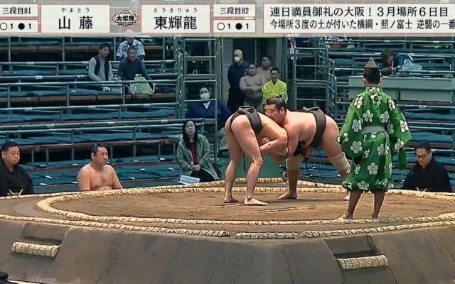 「首大丈夫かしら？」「息ができない…」70キロ台超軽量力士の“ヒヤリな姿”に視聴者心配も……熱戦直後の清々しい振る舞いに称賛の声「紳士的だね」「素晴らしい」