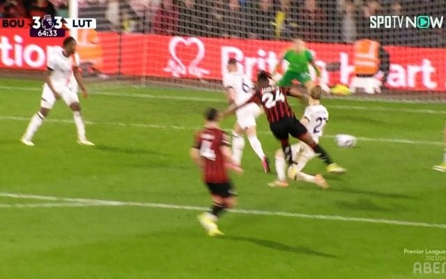 日本代表選出の橋岡大樹が狙い撃ちされた？ ルートン初先発で悪夢の３失点関与…１対１で後手に回る→シュートを叩き込まれた決定的シーンに現地メディアが辛辣な指摘