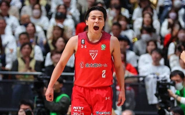 強烈な攻防で琉球を圧倒…千葉Jが100点ゲームで天皇杯連覇、富樫勇樹は3ポイント6本炸裂