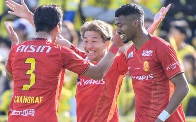 「今まで見たことない」「すごい珍しい」J1名古屋が試合前のウォーミングアップで行った“まさかの練習”に驚き続々……「祝勝会でも話題に上がった」の声も出た直前確認