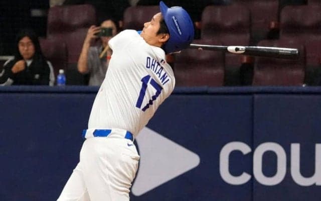 大谷翔平、韓国初戦は2打席連続空振り三振で交代　ヘルメット飛ぶ豪快スイングに大歓声