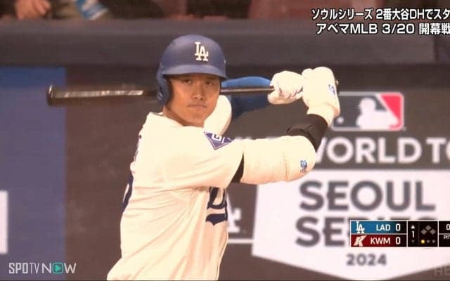 大谷翔平、力入りまくり 高めボール球に豪快空振り、メットもポン！「顔の高さ振ってるやん…」