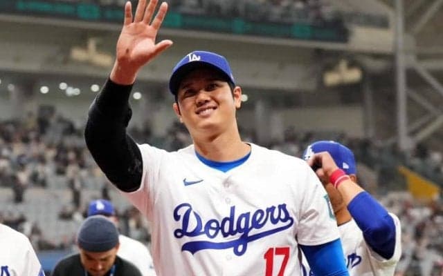 愛妻と歩くだけで人が沸く--何をやっても絵になる大谷翔平の異様な価値「取り巻く関心の高さは未知の世界だ」