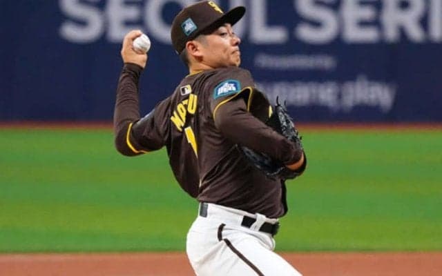松井裕樹、タティスJr.の好守で無失点リリーフ　拍手で出迎え、韓国ファンも喝采