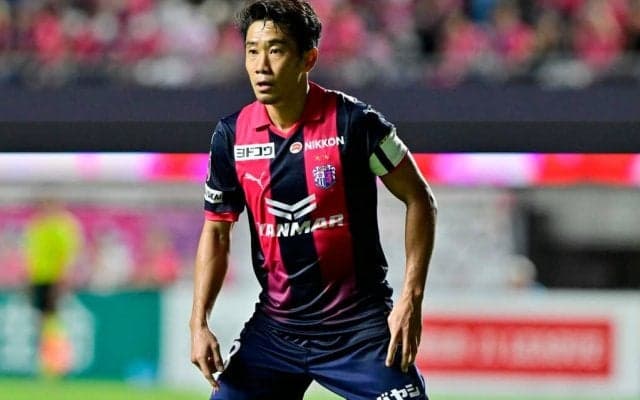 ビックリマンチョコ仕様！ 元日本代表・香川真司の誕生日を祝した「特別ビジュアル」公開される！ キラキラ背景に咆哮する姿をデザイン