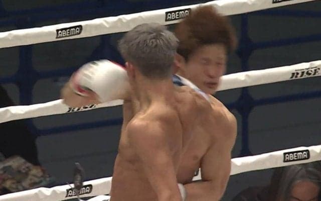 「一瞬で終わった、すぐ担架だ！」衝撃のバックブロー失神KO 実況思わず絶叫の劇的決着