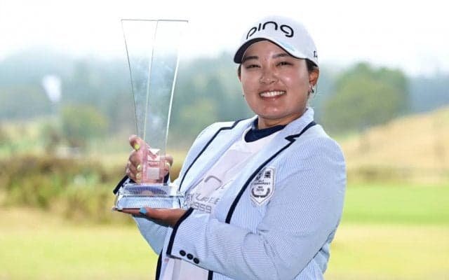 鈴木愛、2週連続Vで節目の20勝目　若手の勢いに「待ったをかけたいなと思った」