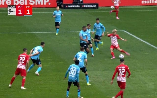 「これが日本の10番だ！」堂安律、“確率７％”の超高難度シュートを叩き込んだ瞬間！ 最強チーム相手に決めたゴラッソにファン歓喜「マラドーアン！」「倒れなかったの偉い」