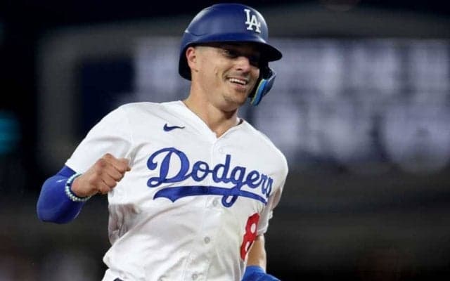 美人レポーターも思わず笑顔…大谷同僚の乱入が「一瞬の芸」　ファンも注目の“表情”