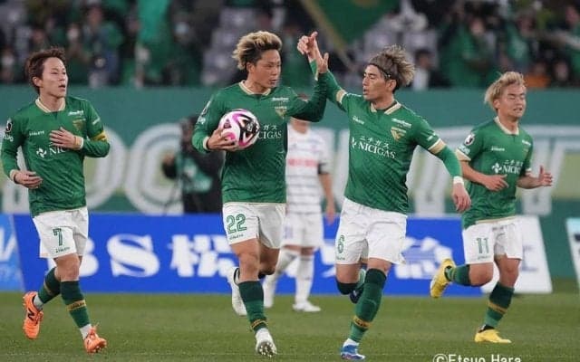 【東京Vとヤングなでしこ｢志の高いサッカー」の意義】(1)「ポゼッション１位」新潟との「覚悟を持った」チーム同士の戦い