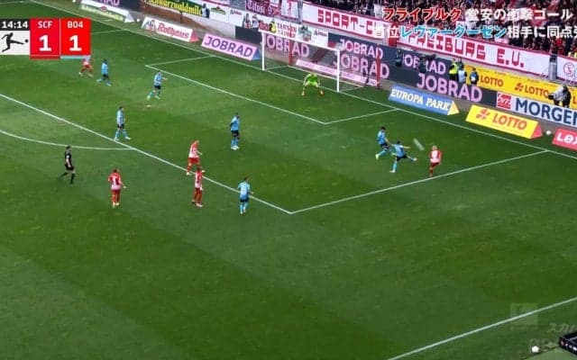 「キレキレだ」堂安律、ブンデス最強チーム相手に輝きを放つ！ 鋭いタックル→高速シザース→正確クロスの一部始終に「最高」「完全に乗ってる」などファン熱狂