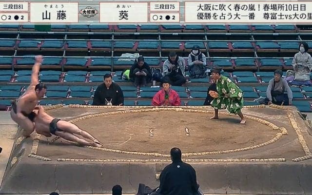 小兵力士、体重2倍の巨体を「割合0.1％」の“珍手”で撃破 一瞬の妙技にセンスが光る