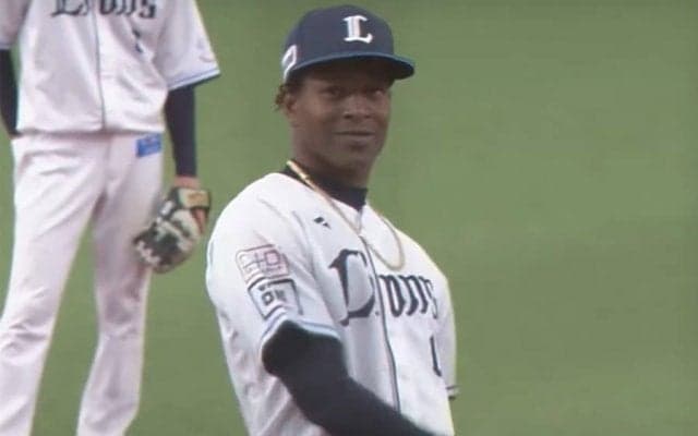 助っ人の“珍行動”に味方も唖然　まさかの衝突にお説教「外崎キレてる笑」