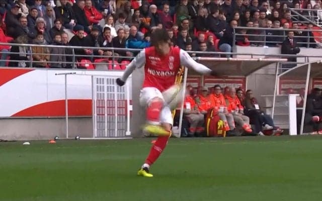 「調子が良い証拠」伊東純也、意表をついた“ダイレクトプレー”にファン興奮　サイドチェンジからトラップなしで折り返し、ゴールを脅かす一撃に「シュート？クロス？ｗ」「そのアイディアえぐい」