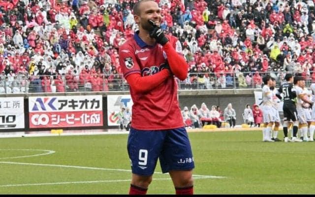 グレイソンPK弾で3連勝の岡山が首位堅持！　未勝利続く群馬は最下位に【明治安田J2第5節】