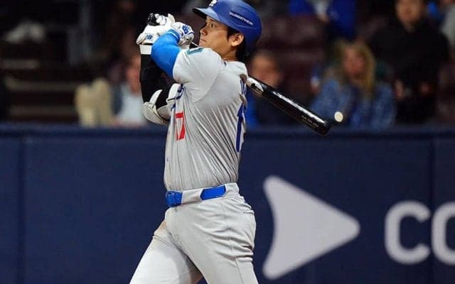 大谷翔平、開幕戦で初のマルチ　移籍後初盗塁＆打点もマーク…妻も笑顔、ド軍逆転勝利