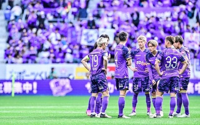 「いや（笑）もうOFFでいいやん」J1広島の3連オフ後の練習場に吹き荒れた「一面真っ白の吹雪映像」がすごい！「もう4月目の前やぞ笑」「まじ？笑」と驚きの声