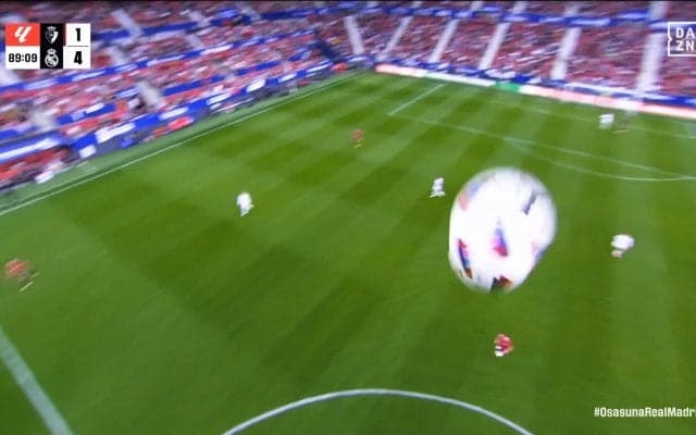 何が起こった！？ ボールが上空カメラ直撃→垂直落下した驚愕シーン！ 激レアの衝撃映像に「初めて見た！」「当たった？」「これすげぇwww」などファン興奮