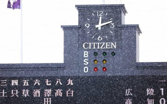 「甲子園で雪って、ドカベンやん」　センバツで異例の降雪、寒さ続く