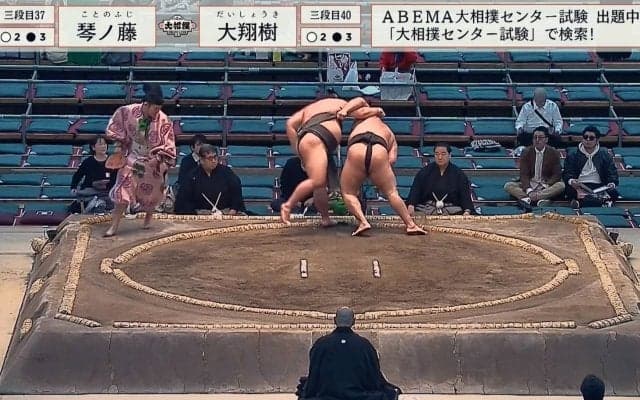 力士との激突を瞬時に避ける土俵下の行司 素早い動きに視聴者注目「被弾避けるの早！」「スタコラ逃げたw」