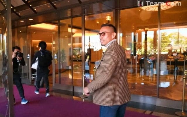 「オーラすごい！」日本代表復帰の長友佑都、“貫禄の宿舎入り”が大反響！ イタリア系ファッション＆爆笑ジョークに「周りが笑顔になるし雰囲気が良くなる」などの声