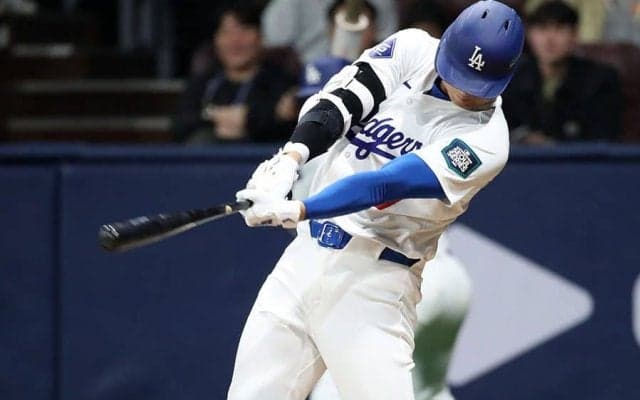 大谷翔平、痛烈右前打→生還　水原通訳が電撃解雇も…初回5失点の山本由伸を援護なるか