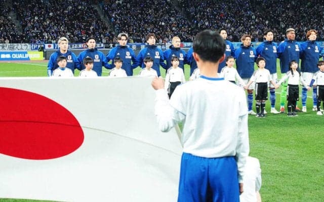 「最高な2ショット」「勝利の女神が2人も」寒空の中、約6万人が足を運んだ国立のスタンドで影山優佳さん＆奈緒さんが日本代表戦を観戦、2ショットを披露「大変興奮しました！」