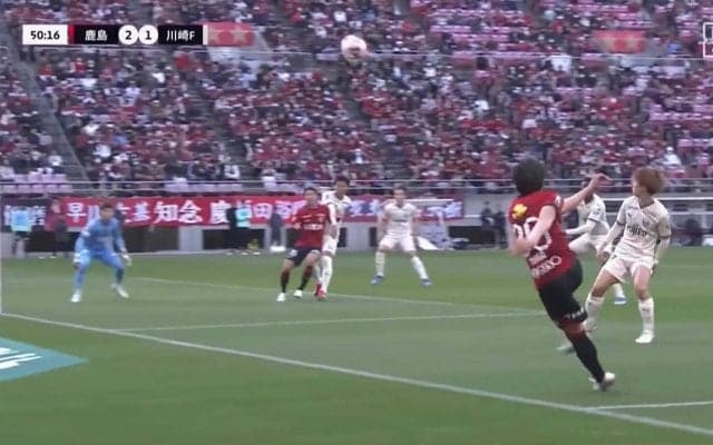 ミラクル過ぎるだろ！！スライディングでボール奪取→爆速スプリント→意地のクロス！感動の逆転ゴールを生み出した“鬼のハードワーク”の一部始終