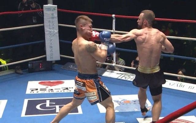 顔がぐにゃり…“ドンピシャ”すぎる担架投入のバックブロー失神KO ボクシング元日本王者に訪れた衝撃結末 
