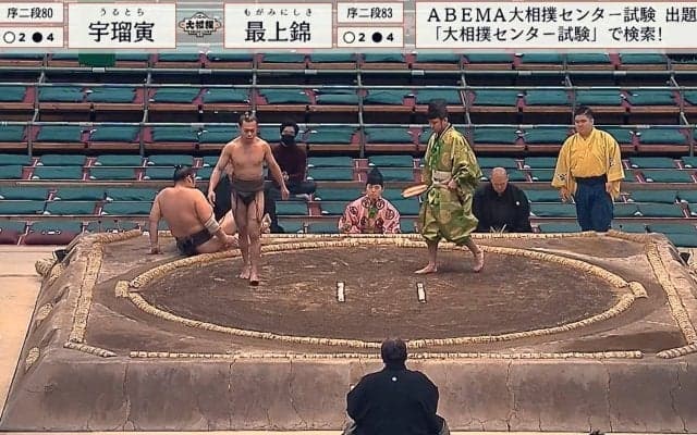体重61キロ力士「一体、何が？」の大逆転劇 重さ2倍超の巨漢がゴロン 土俵際の妙技にどよめき