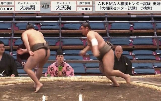 あまり見たことない…土俵上の力士が全力ダッシュ 「走ってる」咄嗟の攻防に驚き