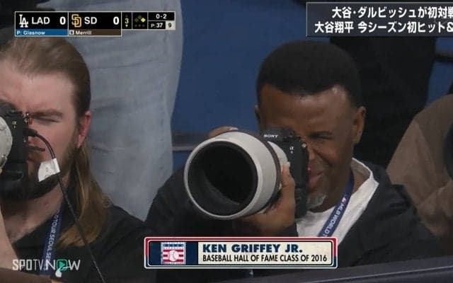 MLBレジェンドが大谷VSダルを激写！イチロー憧れの選手は現役カメラマン「写真が趣味とはきいてたけどｗ」